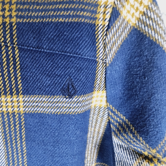 VOLCOM | Heavy Daze long sleeve button up plaid flannel shirt - Picture 4 of 11